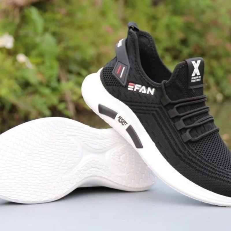 Komfortable herresko for tur og hverdag – pustende og brede slip‑on sneakers